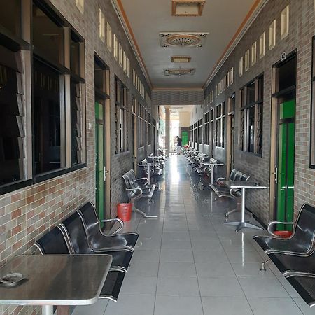 Hotel Oyo 92693 Houstel Darma Syariah Probolinggo Exterior foto