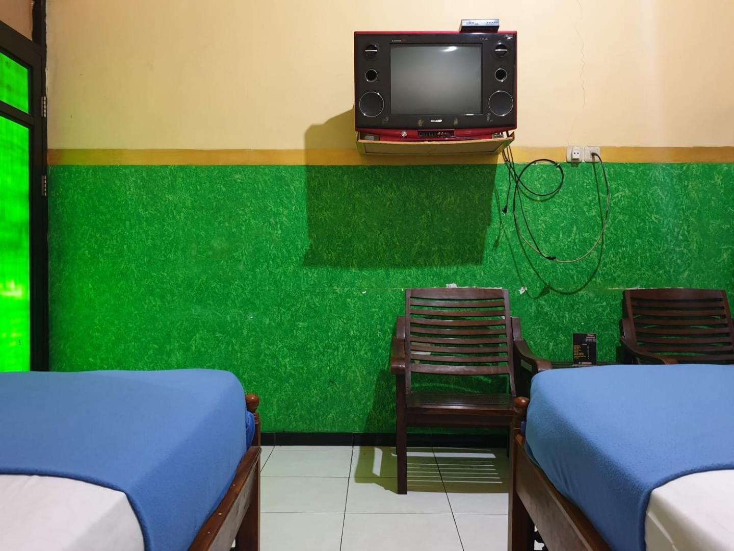 Hotel Oyo 92693 Houstel Darma Syariah Probolinggo Exterior foto